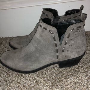 Grey boots